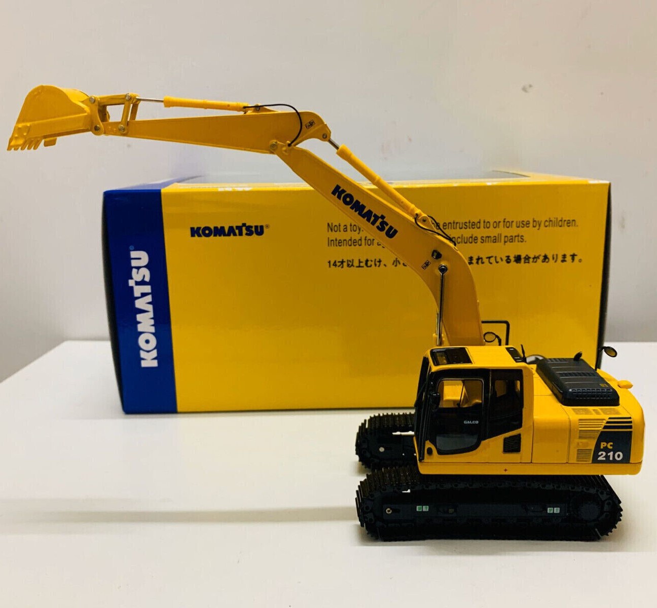 Escavadeira de Esteiras Komatsu PC210 na escala 1:50. - Imagem 9