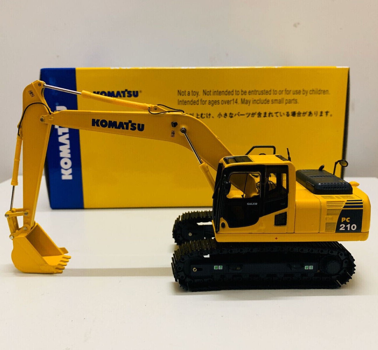 Escavadeira de Esteiras Komatsu PC210 na escala 1:50. - Imagem 8