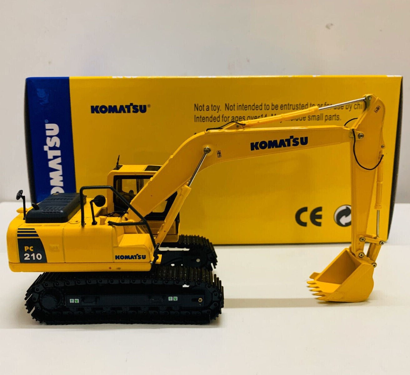 Escavadeira de Esteiras Komatsu PC210 na escala 1:50. - Imagem 7