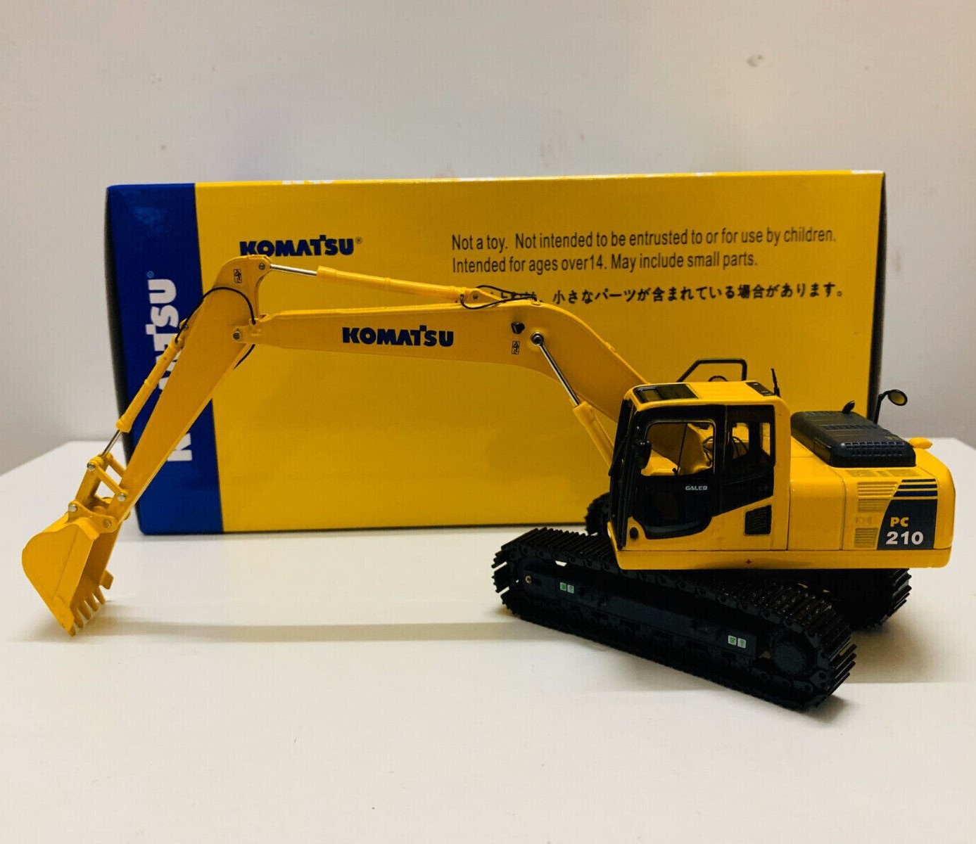 Escavadeira de Esteiras Komatsu PC210 na escala 1:50. - Imagem 5