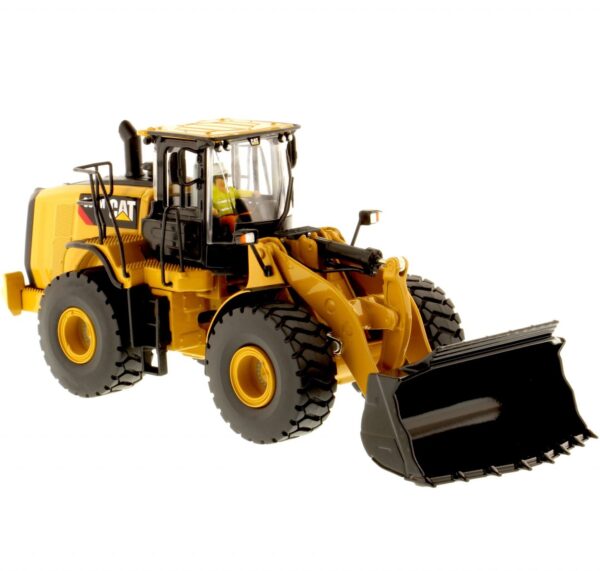 Carregadeira Caterpillar 966M na escala 1:50 da Diecast Masters 85928.