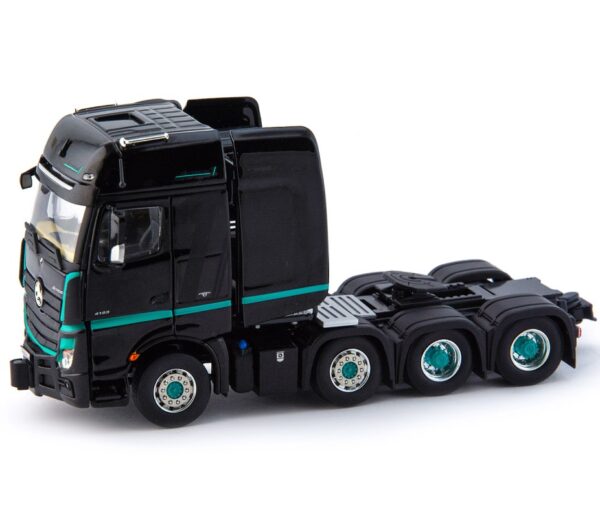 Mercedes Benz New Actros 8x4 Escala 1:50 Black Edition IMC. - Imagem 3