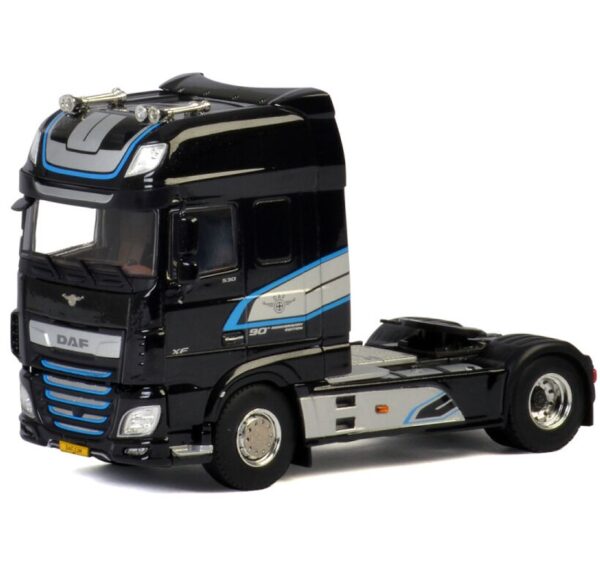 Miniatura Caminhão DAF XF 4x2 Série Especial 90 Anos 1:50 WSI.