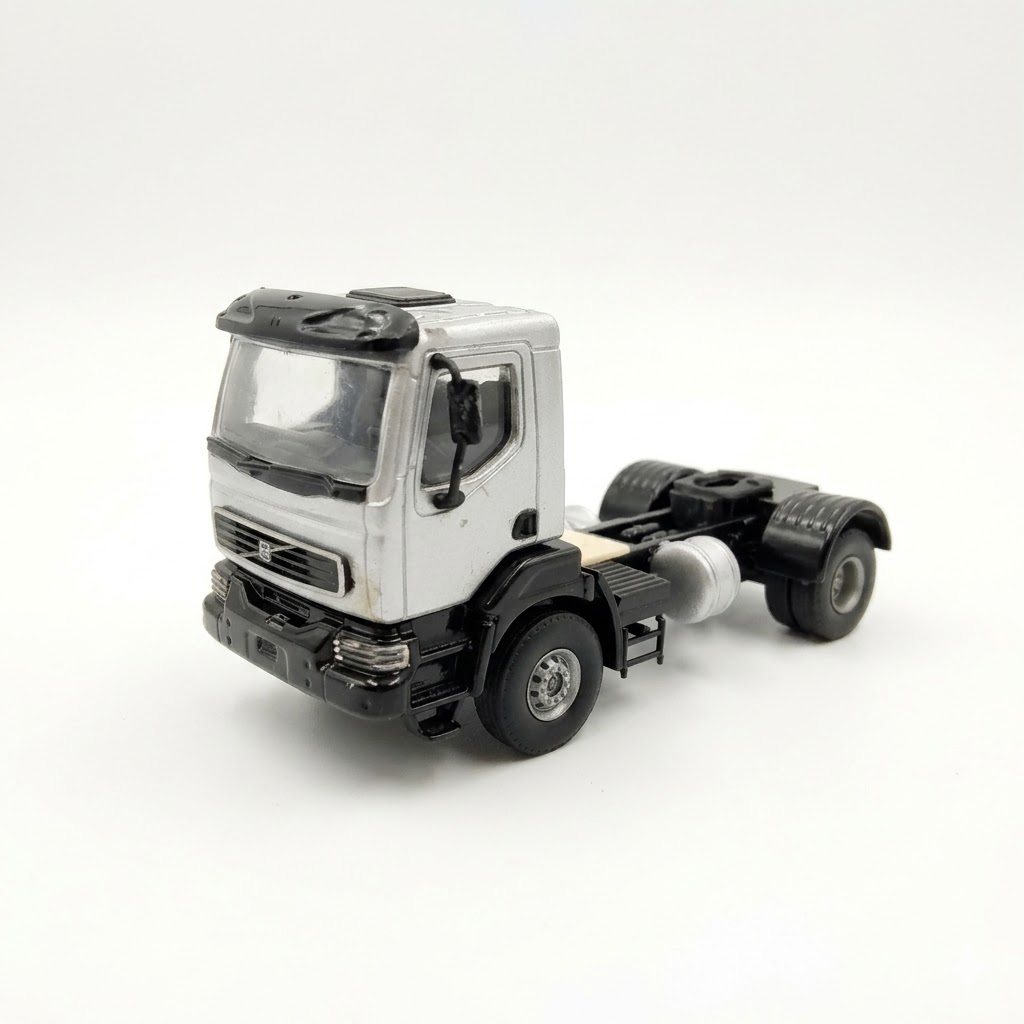 Miniatura Caminhão Volvo Vm 4x2 Escala 1:50 Exclusivo - USADO.