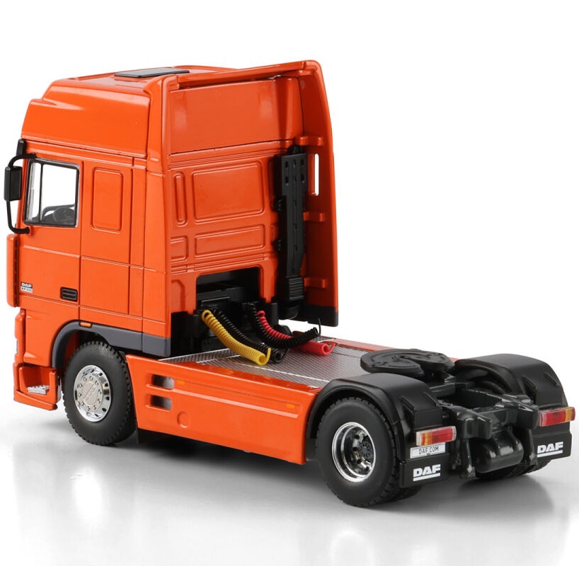 Caminhão DAF XF95 4x2 na escala 1:50 da WSI. - Imagem 3