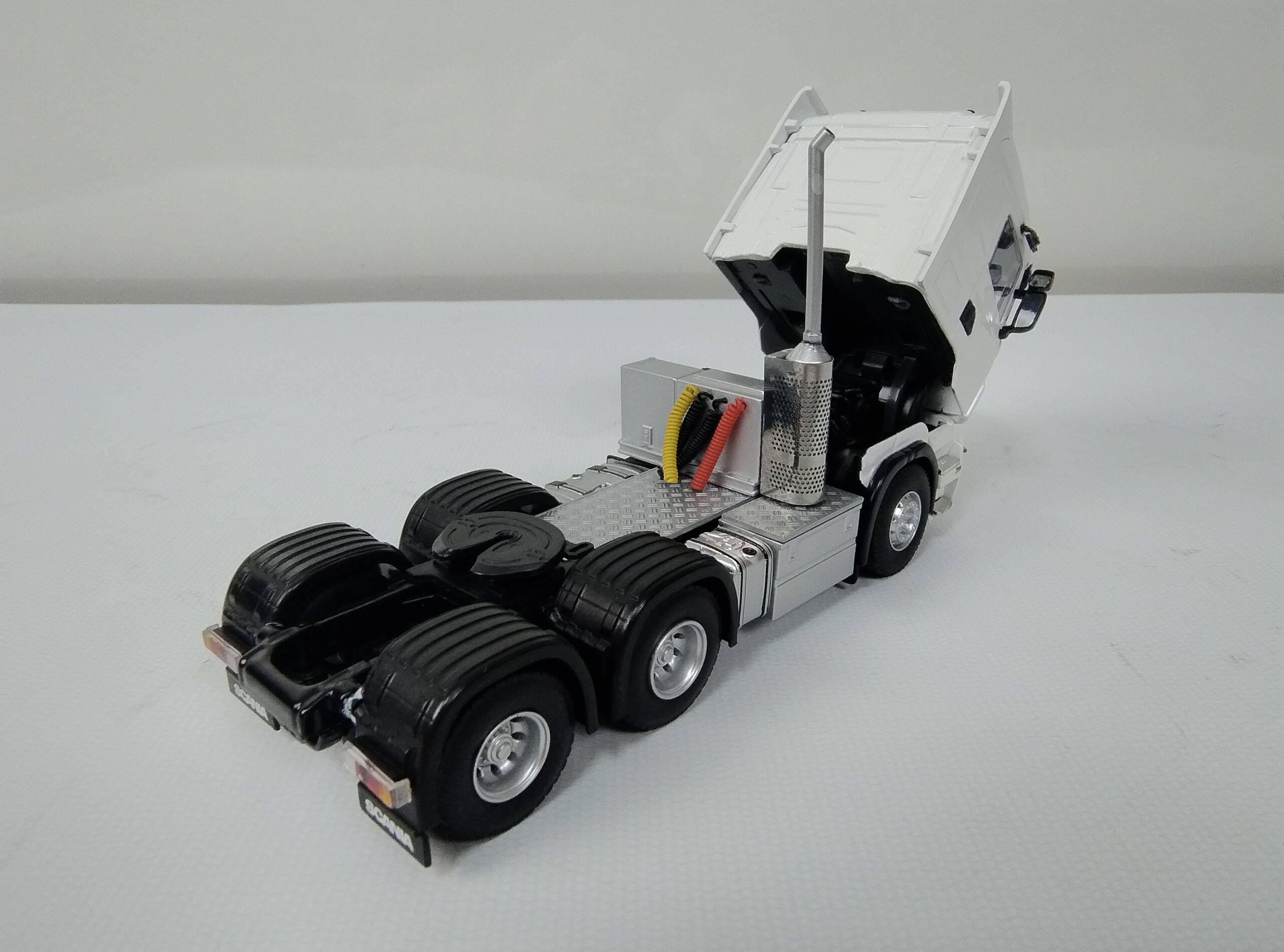 Caminhão Scania R620 6x4 Escala 1:50 da WSI - USADO. - Imagem 9